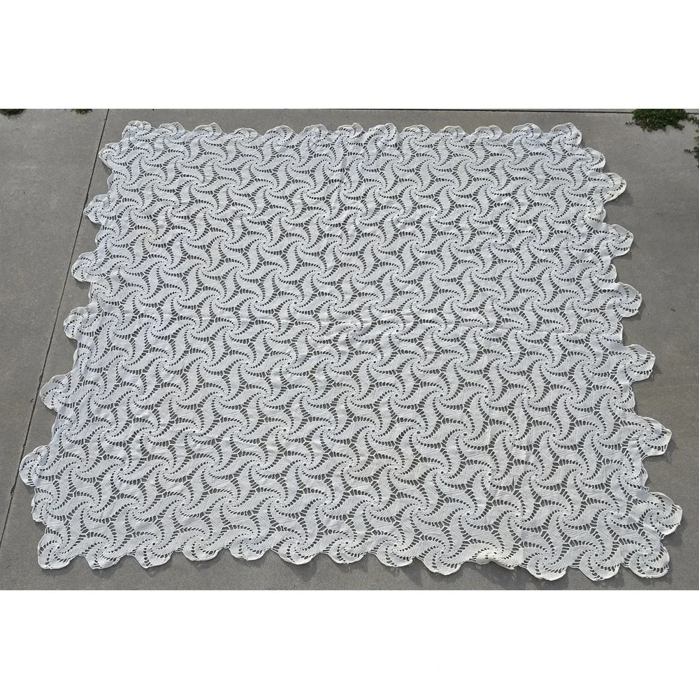 VTG Handmade Crochet Lace Bedspread Spiral Pinwheel Cottagecore 76x86 Full Queen